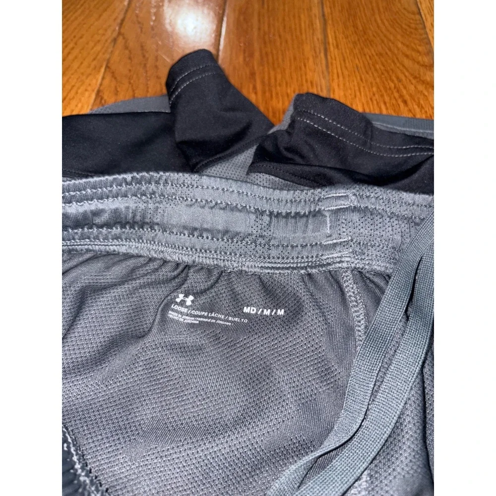 Under Armour Mens Grey Camo Athletic Shorts Loose Fit Size Medium 9 Inseam